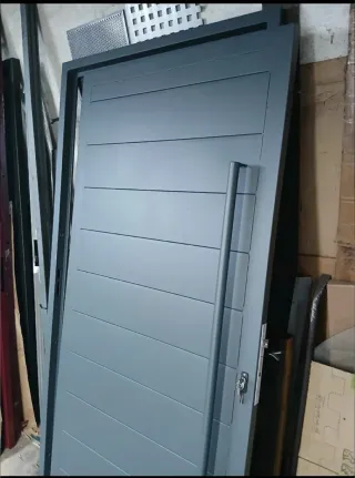 Puerta de acero acorazada