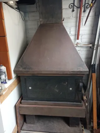 Chimenea de leña metálica con cristal
