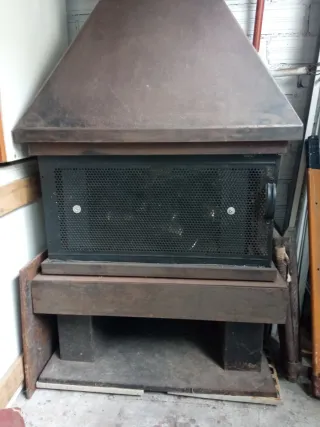 Chimenea de leña metálica con cristal