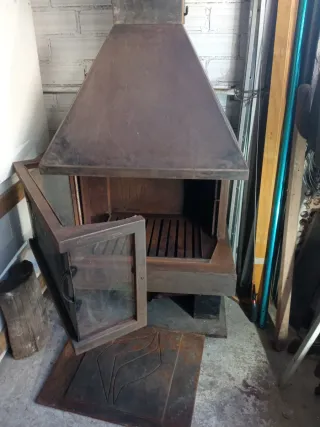 Chimenea de leña metálica con cristal
