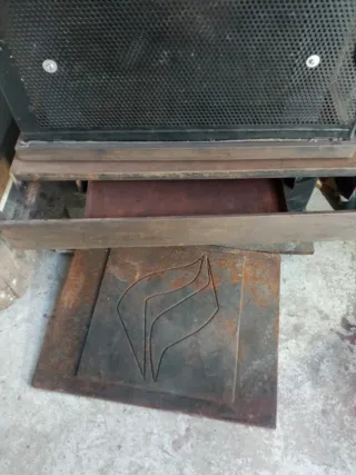 Chimenea de leña metálica con cristal