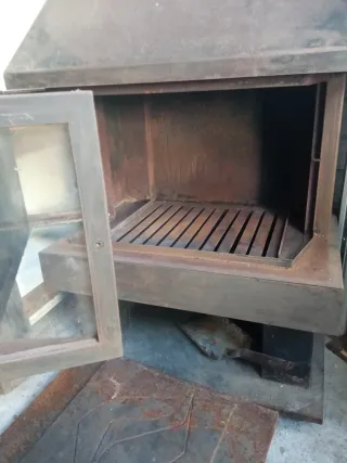 Chimenea de leña metálica con cristal