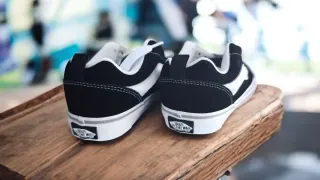 Zapatillas Vans Negras y Blancas