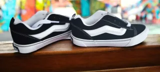 Zapatillas Vans Negras y Blancas