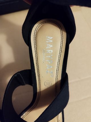 Zapatos de tacón negros