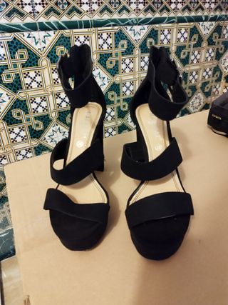 Zapatos de tacón negros