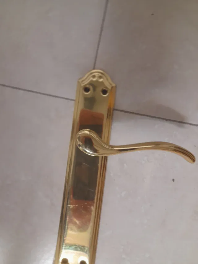 Juego de manillas doradas para puertas