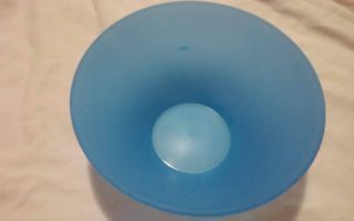 Vajilla de plastico duro color azul sin estrenar.
