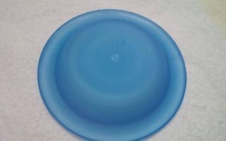 Vajilla de plastico duro color azul sin estrenar.