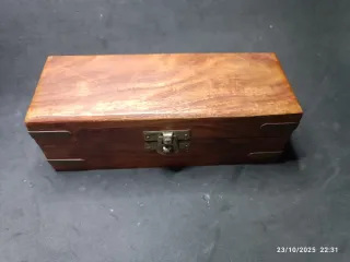 Catalejo Náutico de latón. Con caja de madera.