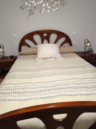 Cama de madera de derribo maciza de estilo rústico