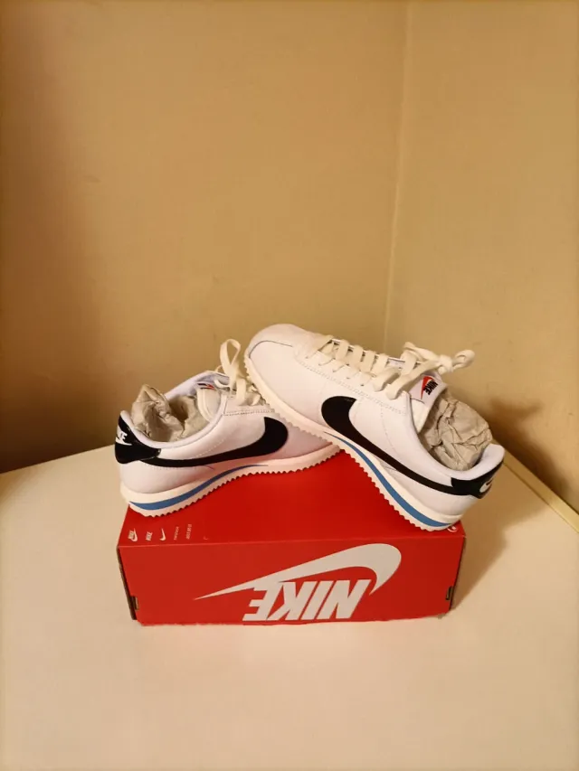 T42,5 Nike Cortez  Blancas
