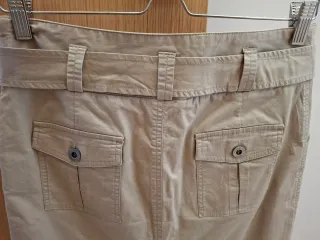 Falda safari beige con cinturón