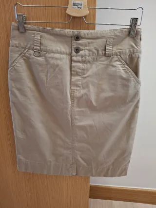 Falda safari beige con cinturón