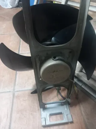 Ventilador negro 3 aspas