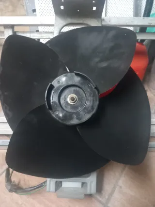 Ventilador negro 3 aspas