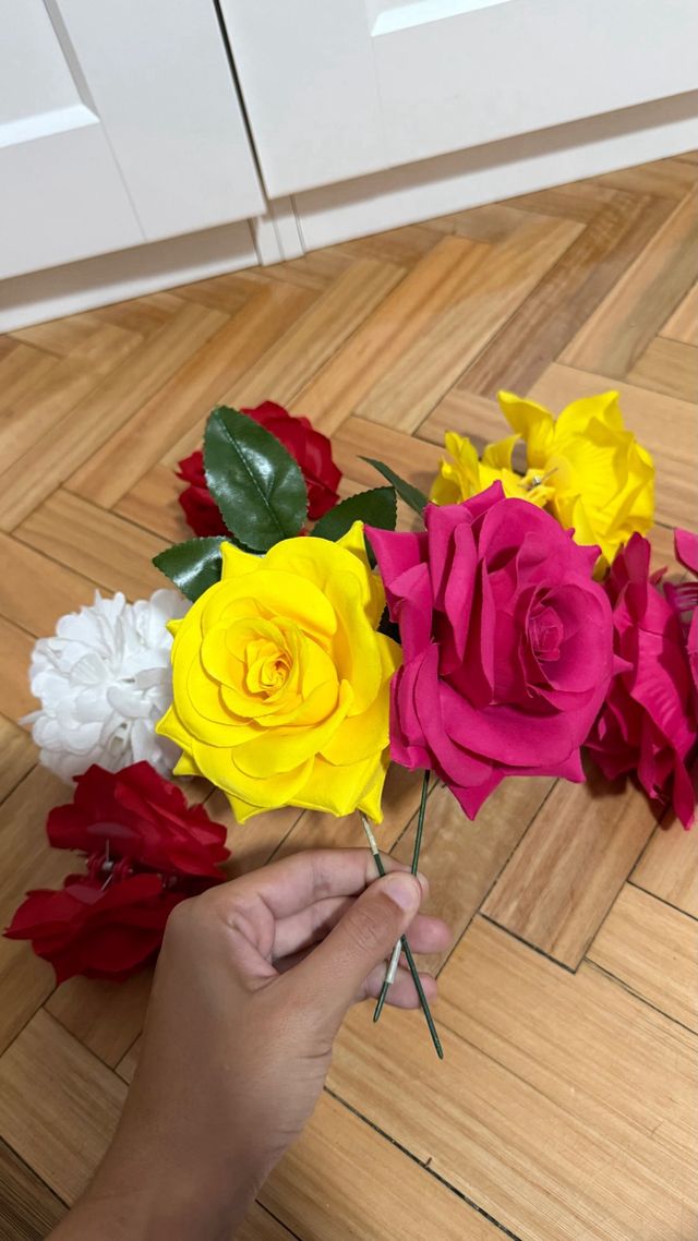 Pinzas de flores artificiales (varios colores)