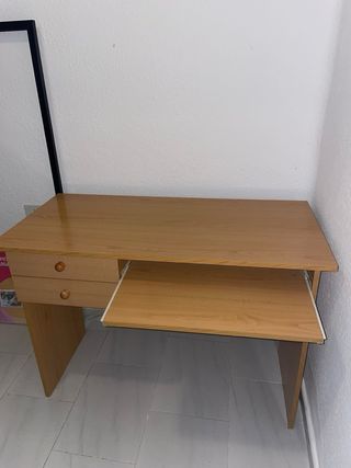 Escritorio de madera con cajones y extensible