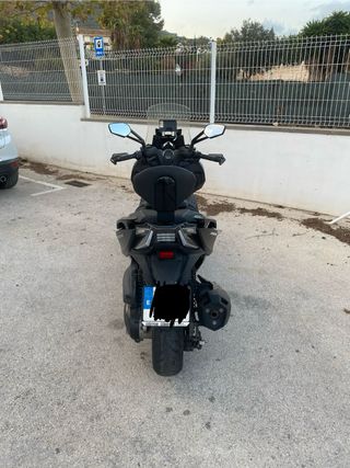 Moto Kymco Xciting 400s negra mate