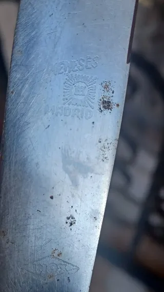 Cuchillo antiguo hoja inox puño cobre y alpaca.