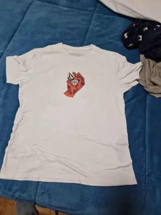 Camiseta manga corta con dibujo en blanca