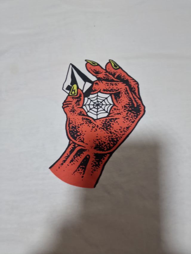 Camiseta manga corta con dibujo en blanca