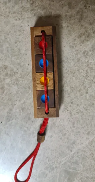 Solitario de madera Cubos de colores