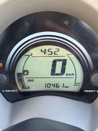 Yamaha NMAX 125cc gris mate - poco uso