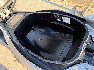 Yamaha NMAX 125cc gris mate - poco uso