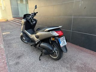 Yamaha NMAX 125cc gris mate - poco uso