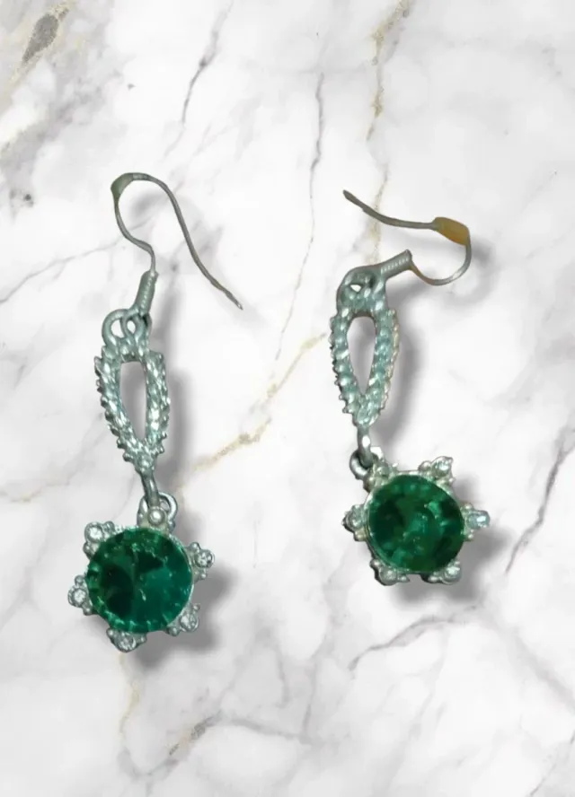 Orecchini acciaio con strass verdi