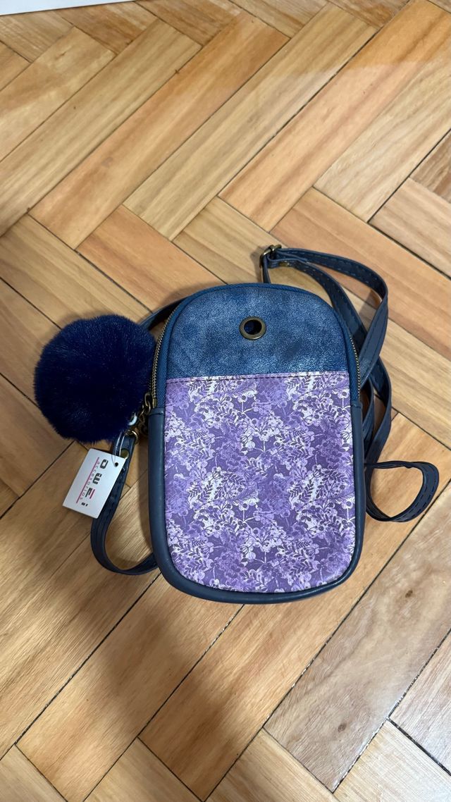 Bolso pequeño con dibujo de muñeca
