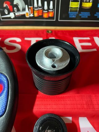 Volante deportivo Luisi con piña