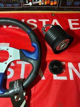 Volante deportivo Luisi con piña