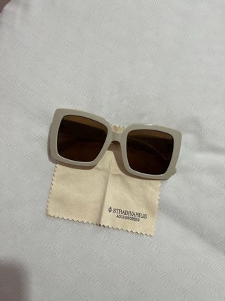 Gafas de sol Stradivarius beige y marrones