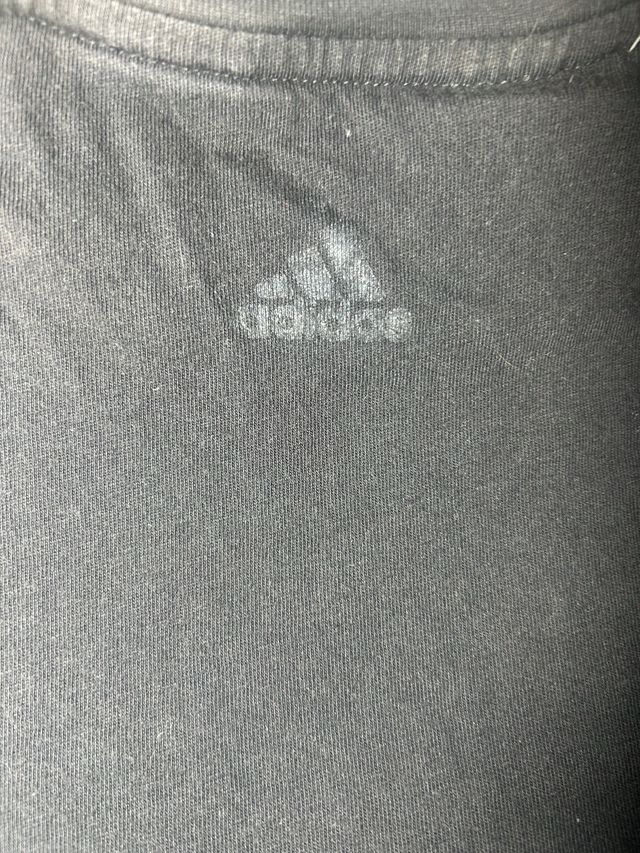 Camiseta Adidas básica negra talla 14 años