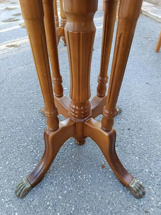 Mesa de comedor de madera