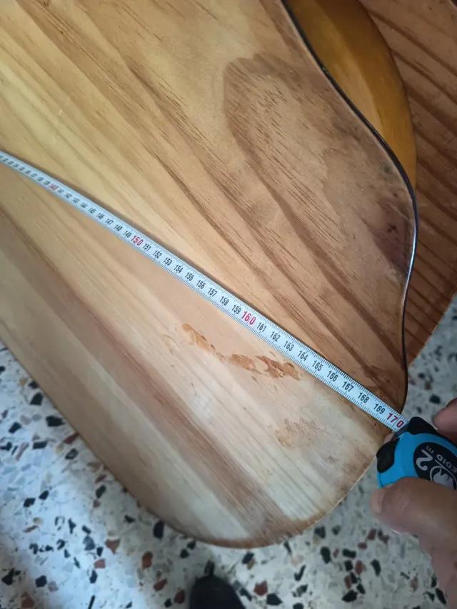 Mesa de comedor de madera