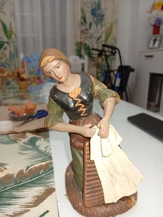 Figura Lavandera Clásica 21 cm