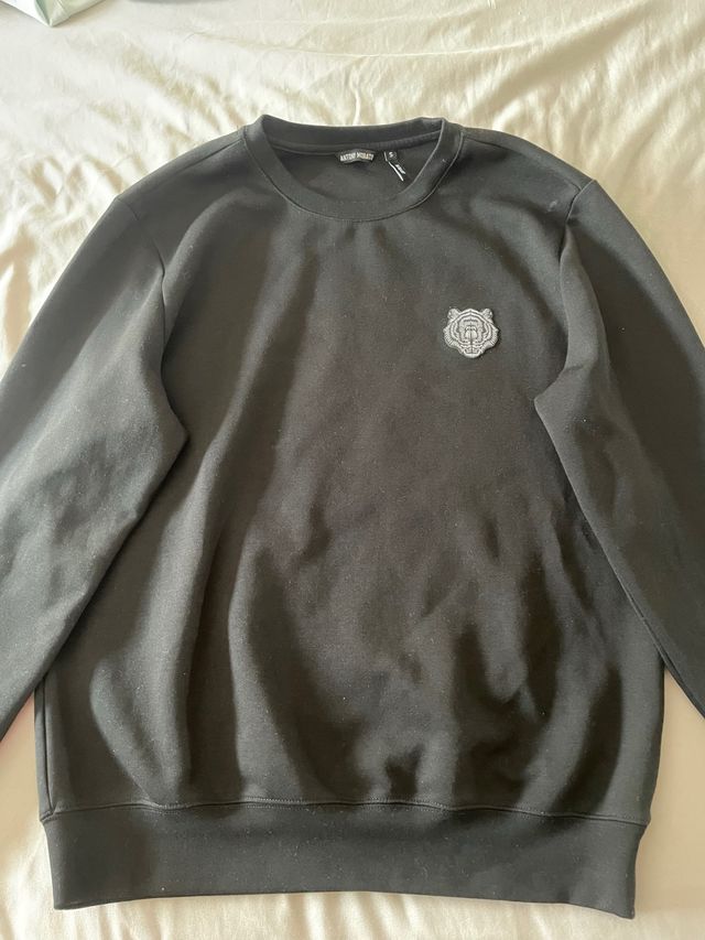 Sudadera Negra con Logo Tigre