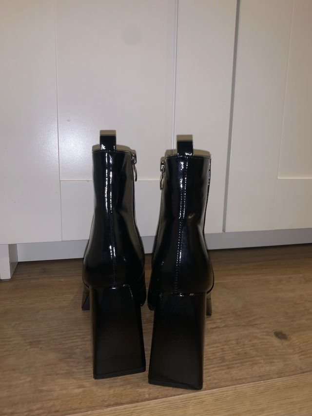 Botas de tacón negras con plataforma, con cierre