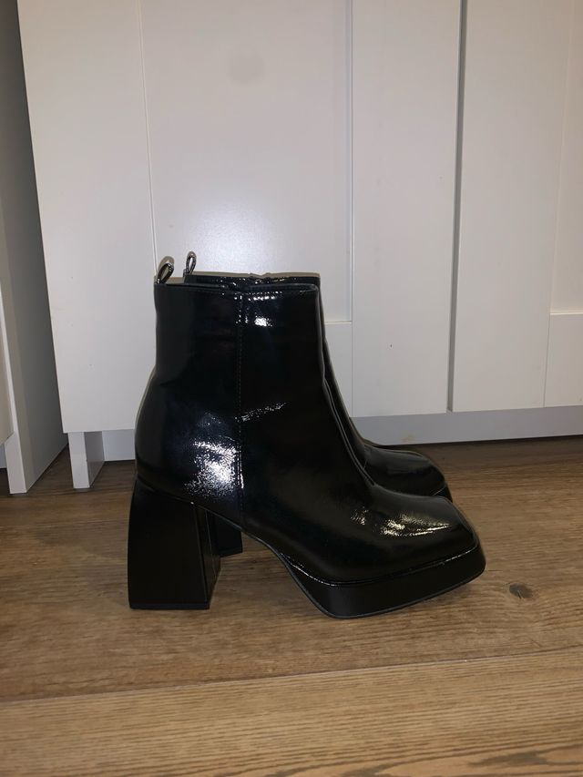 Botas de tacón negras con plataforma, con cierre