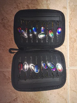 Cucharillas de pesca Mepps en estuche