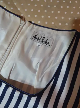 Vestido de rayas azul y blanco