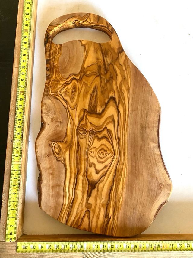 Tabla de madera de olivo para desayuno