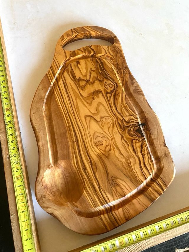 Tabla de madera de olivo para desayuno