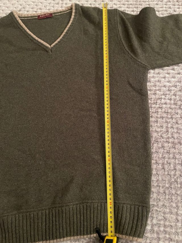 Maglione uomo scollo a V verde beige