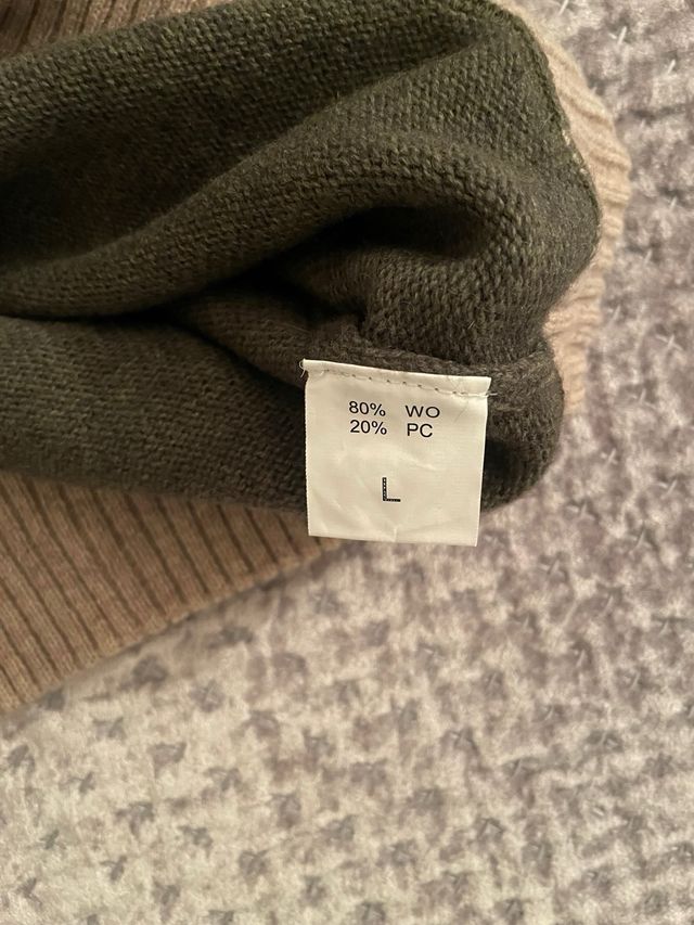 Maglione uomo scollo a V verde beige