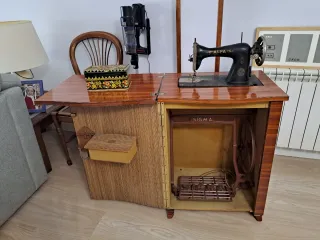 Máquina de coser antigua Alfa
