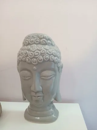 Buda decorativo gris cerámica
